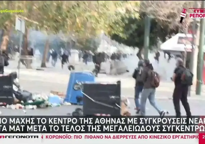 Διαδήλωση για Τέμπη: Συγκρούσεις νεαρών με τα ΜΑΤ - Πεδίο μάχης το κέντρο της Αθήνας