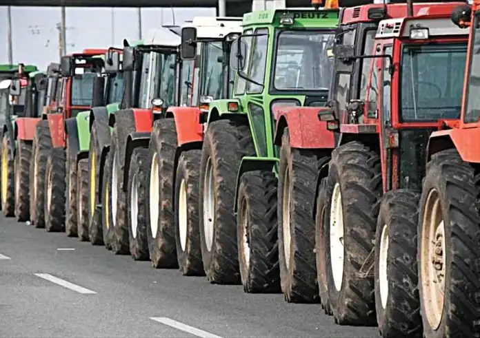 Θεσσαλία: Περισσότερα από 1.500 τρακτέρ στα μπλόκα - Μεγάλες κινητοποιήσεις σε πολλές περιοχές της χώρας