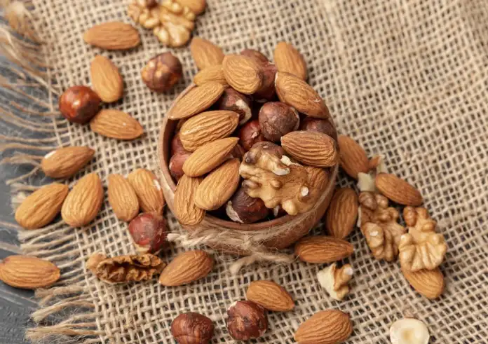 Καρύδια vs αμύγδαλα: Ποιος ξηρός καρπός είναι καλύτερος για την ενίσχυση της μνήμης