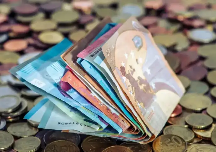 Αλλάζει η νομοθεσία για εργασία Κυριακές και αργίες από 15 Μαρτίου 2025