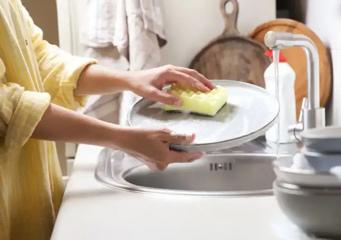 Πώς να φτιάξεις δικό σου υγρό πιάτων με λεμόνι και ξίδι;