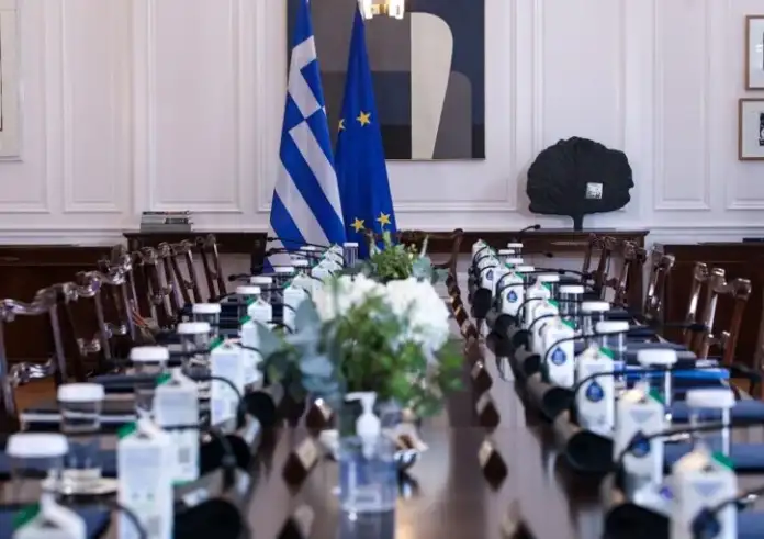 Οι τέσσερις υπουργοί που μένουν εκτός κυβέρνησης. Τα 13 νέα πρόσωπα, οι 14 υπουργοί και υφυπουργοί που αποχωρούν