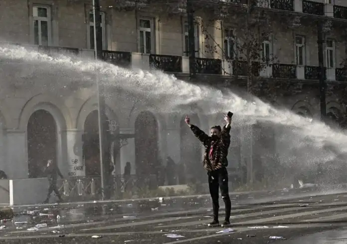 Νίκος Πλακιάς: Η απάντησή του στα fake news για τη διαδηλώτρια που στάθηκε απέναντι στον «Αίαντα»