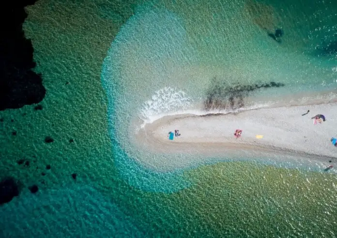 Η Daily Mail προτείνει τα 5 κορυφαία ελληνικά νησιά χωρίς υπερτουρισμό