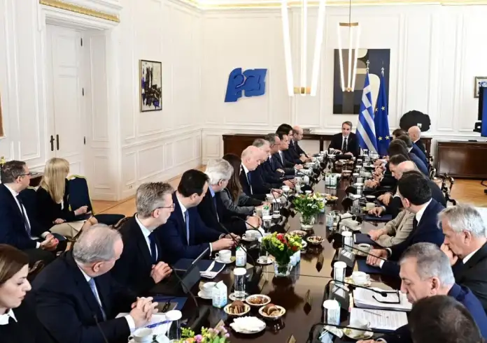 Αντίστροφη μέτρηση για τον ανασχηματισμό, τα σενάρια για τα πρόσωπα – Πολιτική αντιπαράθεση