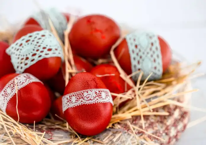 Πάσχα – Κόκκινα αυγά: Πόσα μπορούμε να φάμε χωρίς να ρισκάρουμε την υγεία μας;