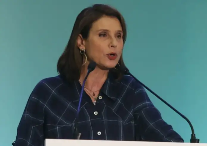 Μπατζελή: Είμαι εντός γραμμής του ΠΑΣΟΚ, δεν θα γίνω Ιφιγένεια