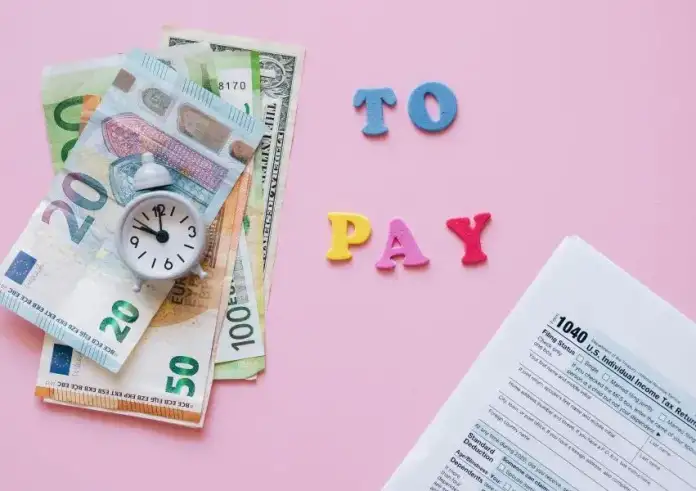 Γιατί θα πληρωθούν νωρίτερα τα επιδόματα ΟΠΕΚΑ