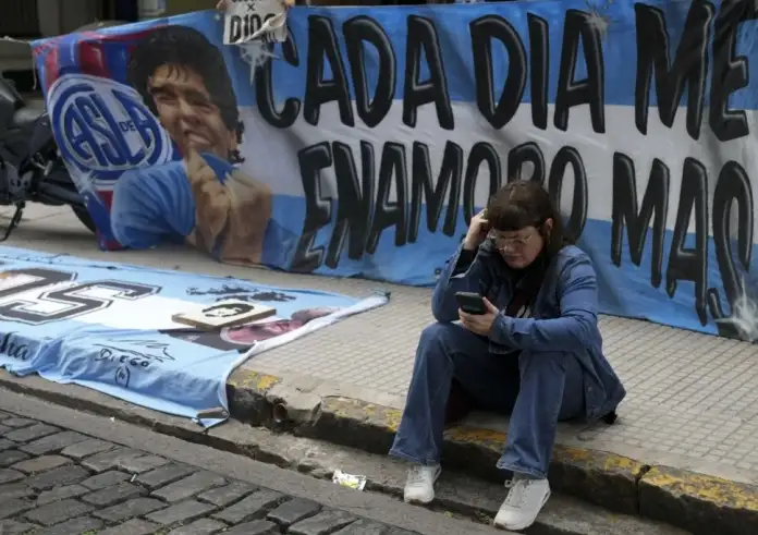 Σοκ στη δίκη για τον θάνατο του Μαραντόνα: Ο εισαγγελέας έδειξε φωτογραφία του λίγη ώρα αφού είχε πεθάνει