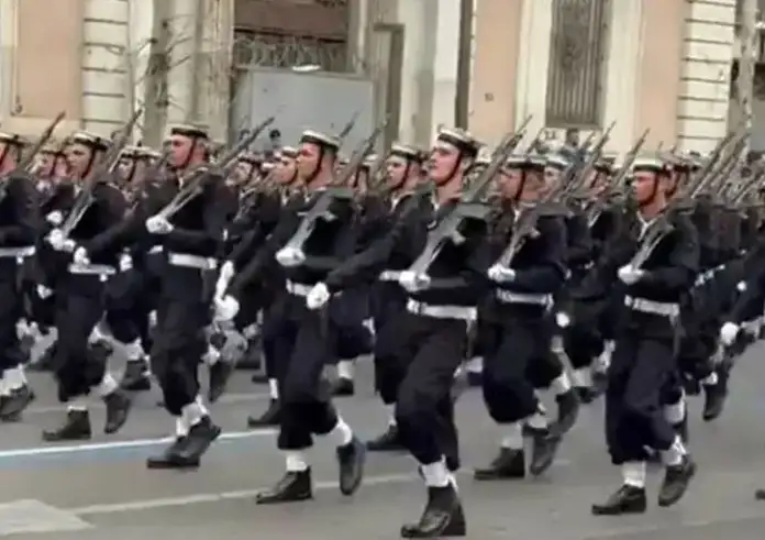 Η Κύπρος είναι ελληνική, γα@@@ται η Τουρκία: Αντιδράσεις και ΕΔΕ για τα συνθήματα της Σχολής Υπαξιωματικών του Ναυτικού
