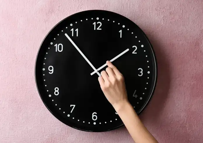Αλλαγή ώρας 2025: Πότε πάμε τα ρολόγια μία ώρα μπροστά