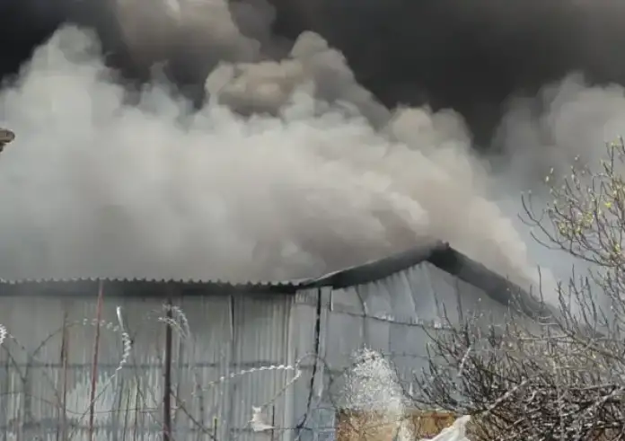 Φωτιά τώρα στον Ταύρο: Μήνυμα του 112 - Πυκνοί καπνοί σε υπαίθριο χώρο