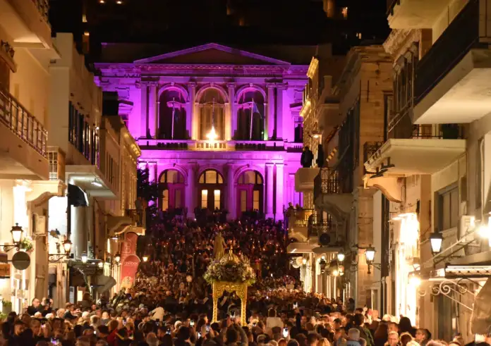 Πάσχα: Ταξίδια στην Ελλάδα με ελκυστικές τιμές της τελευταίας στιγμής