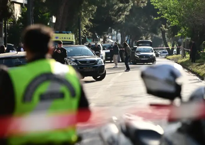 Πέταγε φωτιές το καλάσνικοφ, έφαγε τη μούρη του Θαμνάκια