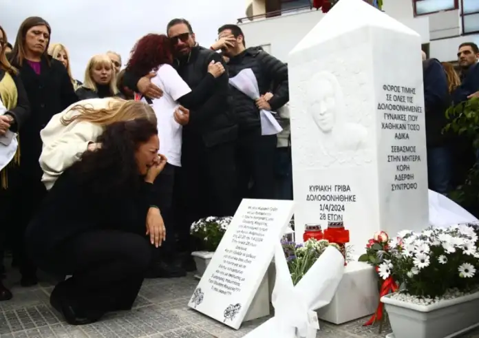 Αποκαλύφθηκε μνημείο για την Κυριακή Γρίβα έξω από το ΑΤ Αγίων Αναργύρων: «Καμία άλλη Κυριακή»