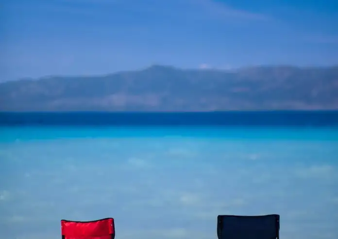 Απαγορεύεται το κολύμπι σε 13 περιοχές της Αττικής – Πού κρίθηκαν ακατάλληλες οι παραλίες