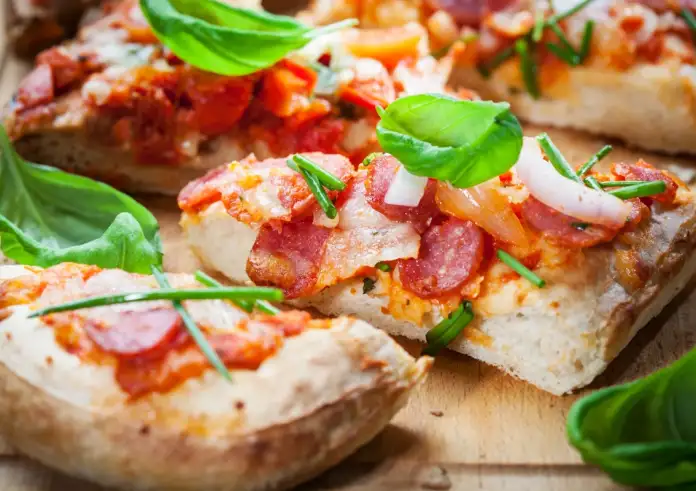 Συνταγή για τα πιο αφράτα πιτσόψωμα - Ιδανικά για όλες τις ώρες