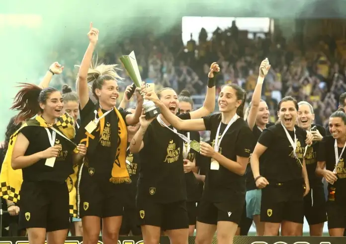 ΑΕΚ: Σήκωσε το πρωτάθλημα στο «σπίτι» της – Ρεκόρ προσέλευσης στο ποδόσφαιρο γυναικών