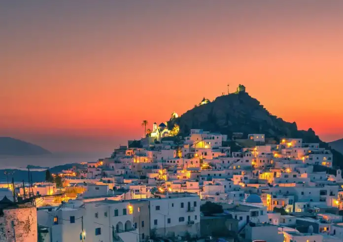 Το Κυκλαδίτικο νησί με τις καλύτερες παραλίες για φέτος