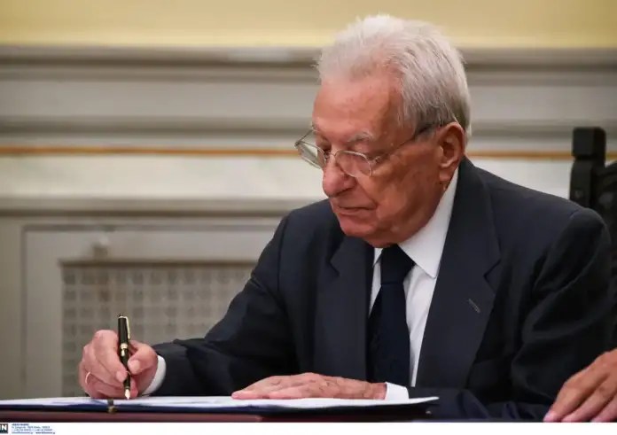 Πέτρος Μολυβιάτης: Διετέλεσε τρεις φορές υπουργός Εξωτερικών – Η καριέρα στο διπλωματικό σώμα