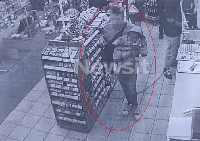 Άλιμος: Φωτογραφίες ντοκουμέντα από την αρπαγή του βρέφους μέσα από το σούπερ μάρκετ - Οι κινήσεις της γιαγιάς