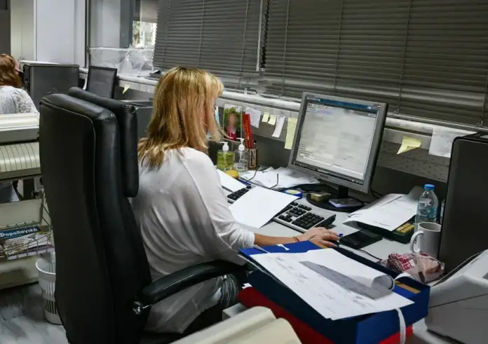 Ανοιχτό το ενδεχόμενο συζήτησης άρσης της μονιμότητας στο Δημόσιο