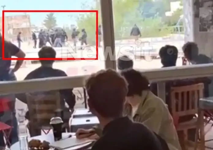 Βίντεο από το ξύλο με τους κουκουλοφόρους στην Πολυτεχνειούπολη - Τους ποδοπατούσαν μπροστά σε φοιτητές