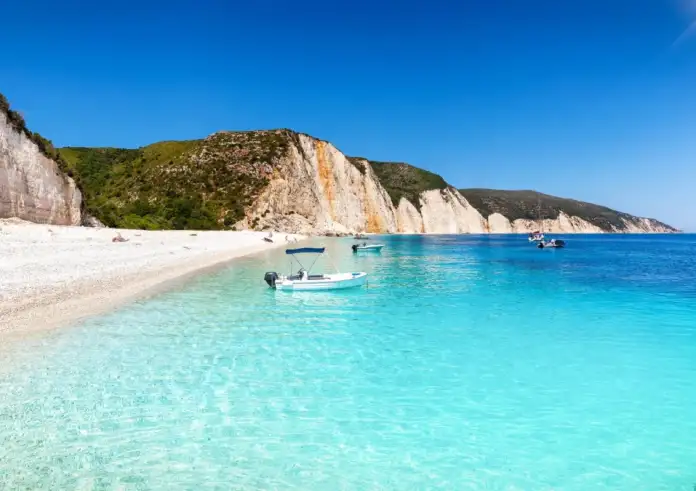 Οι 5 ελληνικές παραλίες ανάμεσα στις 40 καλύτερες της Ευρώπης, σύμφωνα με την Telegraph