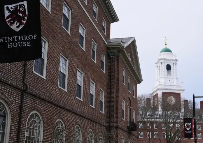 Διώχνει τους ξένους φοιτητές από το Χάρβαρντ ο Τραμπ – Κατηγορείται για συνεργασία με το Κομμουνιστικό Κόμμα της Κίνας