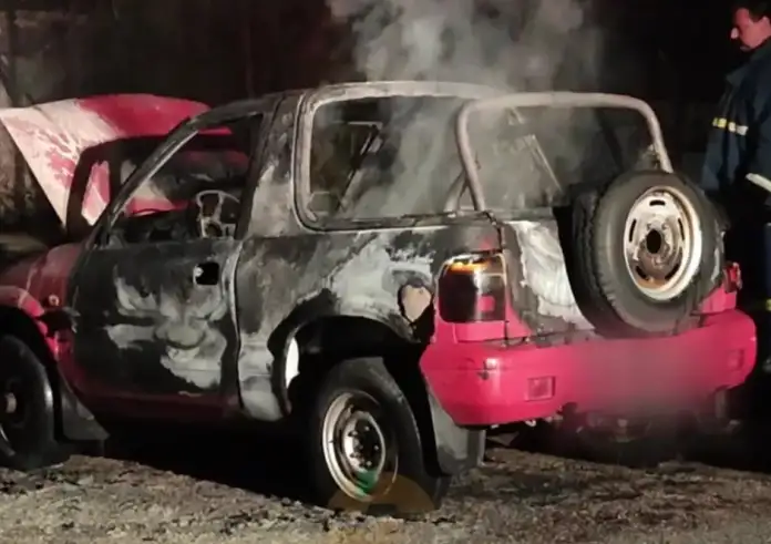 Μετς: Κάηκε ζωντανός και απανθρακώθηκε άνδρας μέσα στο αυτοκίνητό του - Τι έδειξε η νεκροψία που ολοκληρώθηκε