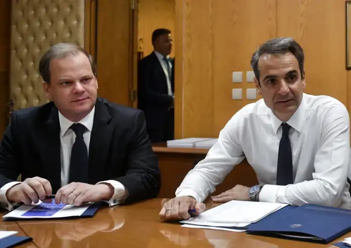 Με τη δικογραφία για Καραμανλή στη Βουλή, φόβοι για νέα αναζωπύρωση των Τεμπών