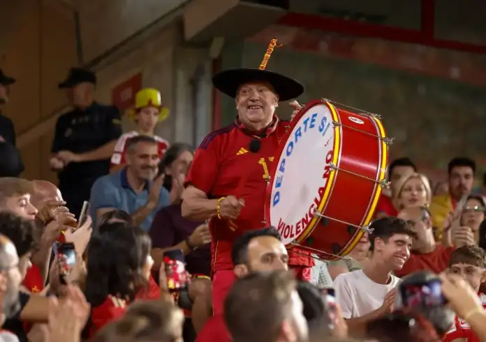 Ισπανία: Πέθανε ο εμβληματικός οπαδός με το τύμπανο - Ο «Μανόλο» της εθνικής ομάδας της χώρας