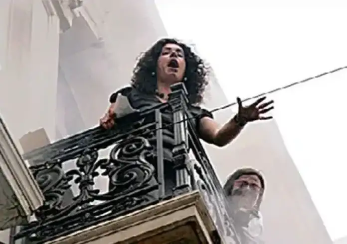 Εκείνη την ώρα έλεγες ή θα σωθώ, ή το επόμενο δίλεπτο δεν θα έχω ανάσα.  Η γυναίκα στο μπαλκόνι της Marfin περιγράφει