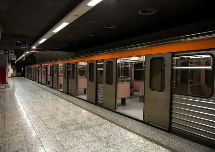 Συναγερμός για επίθεση με μαχαίρι στη Γραμμή 2 του μετρό. Αποδείχθηκε φάρσα