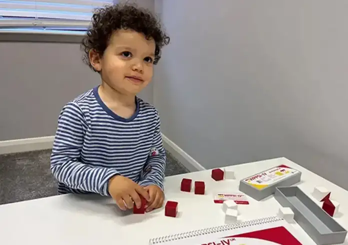 Αγοράκι 2 ετών είναι ένας από τους πιο έξυπνους ανθρώπους στον κόσμο – Μιλάει πέντε γλώσσες και διαβάζει βιβλία