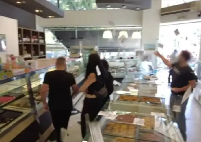 Θεσσαλονίκη: Παρέμβαση του Ρουβίκωνα σε ζαχαροπλαστείο