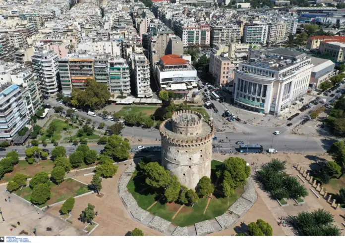 Θεσσαλονίκη: Έριξε βενζίνη σε 22χρονη έπειτα από καβγά με αφορμή ένα αδέσποτο σκυλί