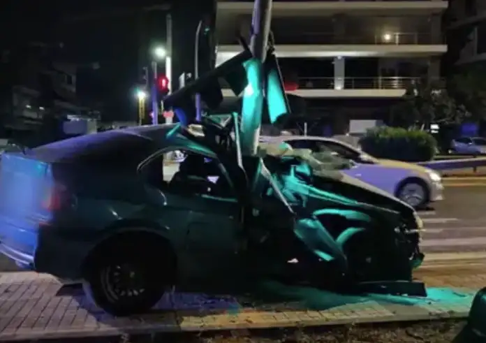 Σοβαρό τροχαίο στη Λεωφ. Ποσειδώνος τα ξημερώματα – Τέσσερις τραυματίες