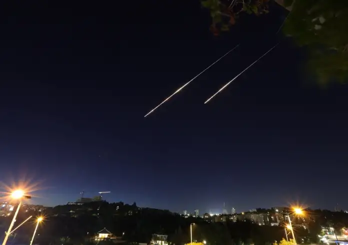 Ιράν μετά τη νέα πυραυλική επίθεση σε βάρος του Ισραήλ: «Σύντομα δεν θα είναι πια κατοικήσιμο»