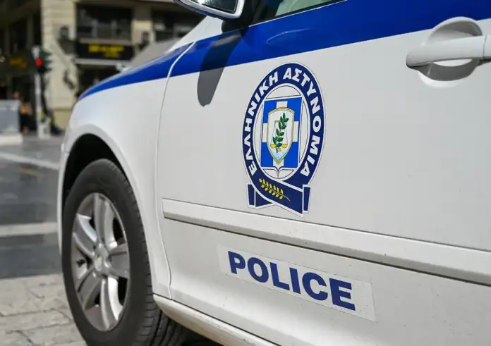 Θεσσαλονίκη: Το βίντεο της σύλληψης του 64χρονου που απειλούσε κόσμο με σπαθί