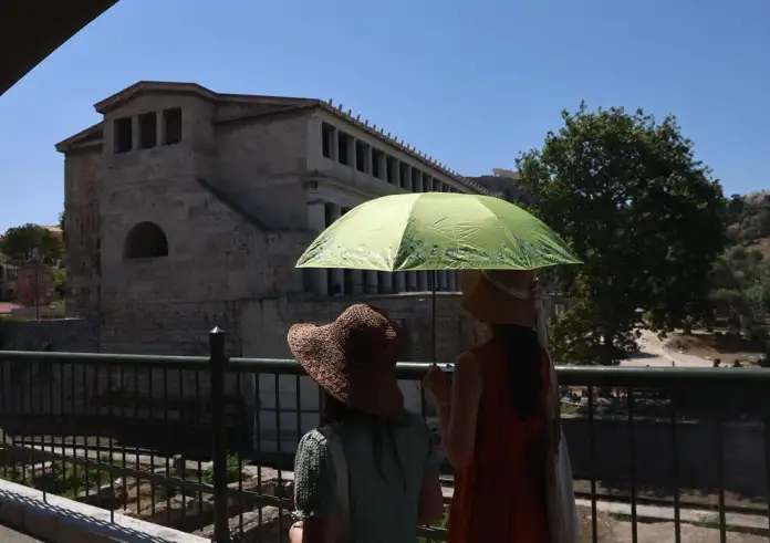 Έκτακτα μέτρα για τον καύσωνα: Τι ισχύει για τηλεργασία, delivery – Οι ώρες με παύση εργασιών