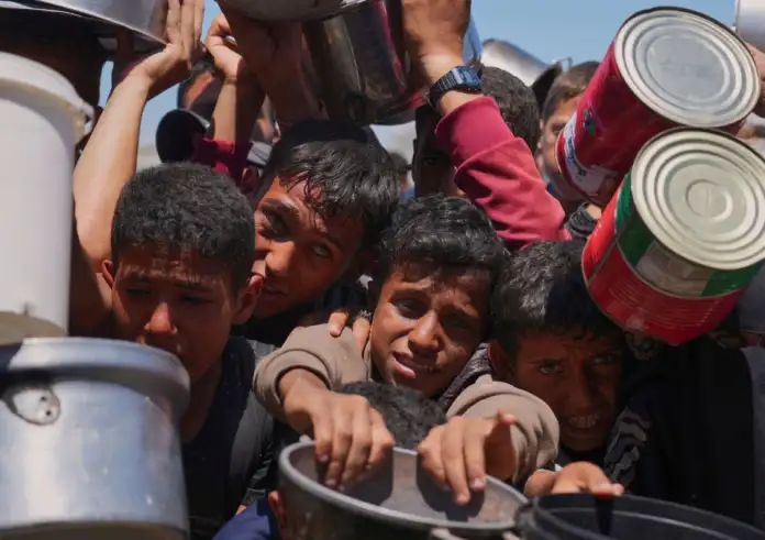 Γάζα: Σοκαριστικές εικόνες στα νοσοκομεία – 100 νεκροί σε ένα βράδυ, μαζική φυγή αμάχων