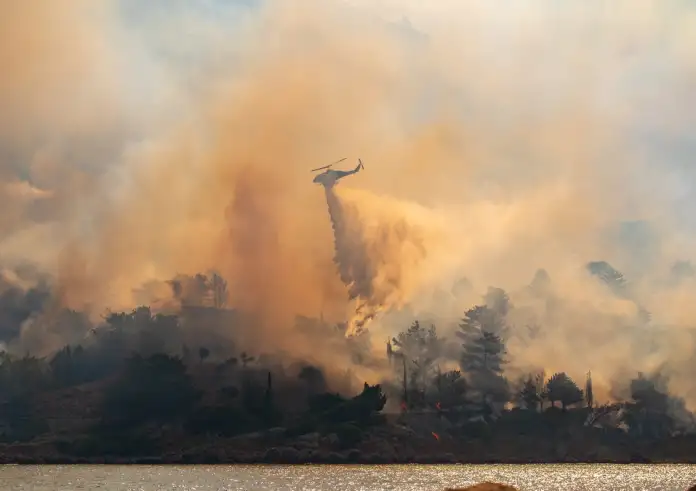 Χίος: Η κόλαση της φωτιάς - Πάνω από 40.000 στρ. στάχτη