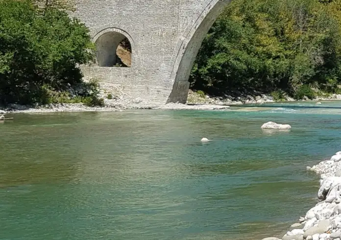 Πάτρα: Διασωληνωμένα τα δύο παιδιά που παρασύρθηκαν στον Άραχθο – Τι έδειξε η αξονική