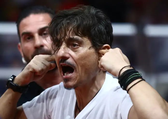 Εντολή Μητσοτάκη από το πρωί: Διακοπή πρωταθλήματος αν δεν συμμορφωθούν