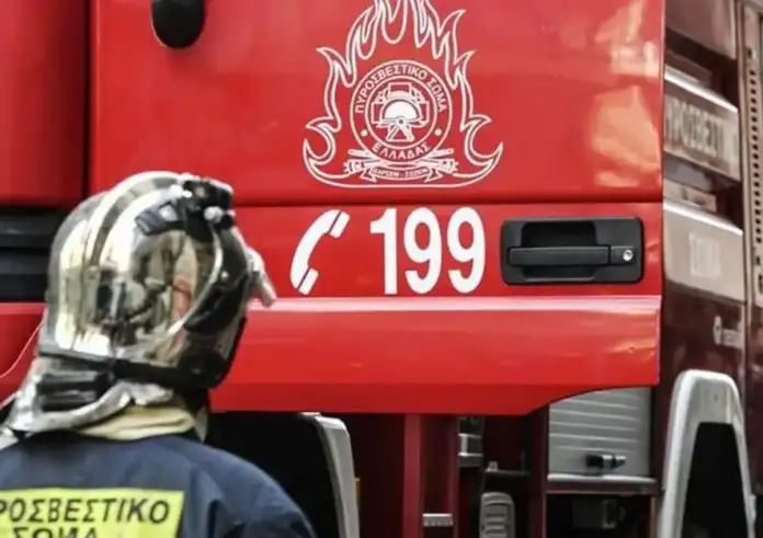 Φωτιά στο παλαιό εργοστάσιο της ΧΡΩΠΕΙ στον Πειραιά – Έντονη η οσμή καπνού στην περιοχή