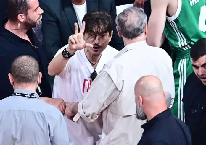 Η ΚΑΕ Ολυμπιακός ανέβασε νέα βίντεο με τον Δημήτρη Γιαννακόπουλο μέσα από το ΣΕΦ