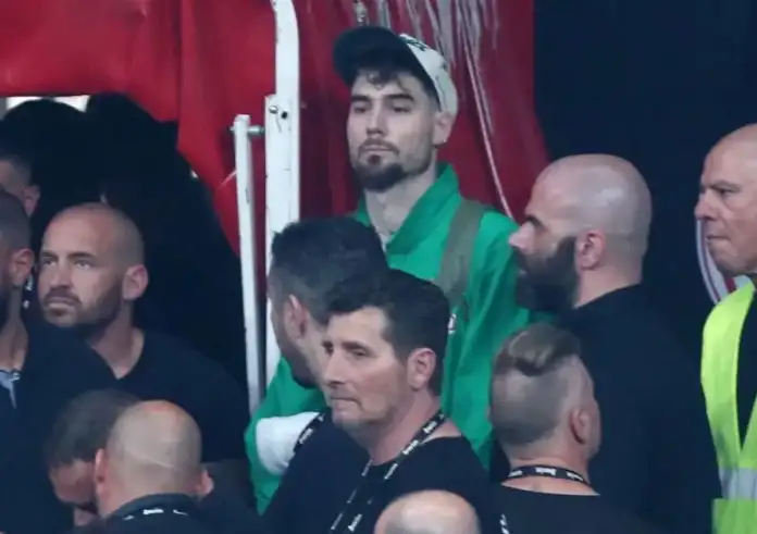 Ο Χουάντσο στάθηκε στη φυσούνα και είδε την απονομή του πρωταθλήματος στον Ολυμπιακό