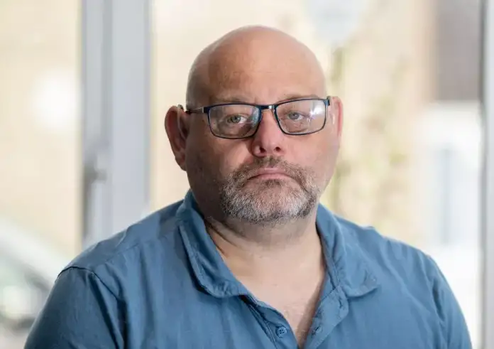 Το λάθος στα παπούτσια του γάμου οδήγησε σε ακρωτηριασμό των δαχτύλων του