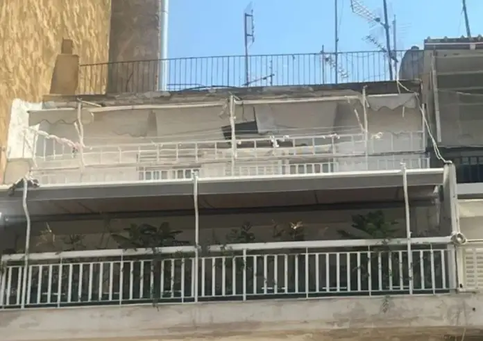 Θεσσαλονίκη: Εξοργιστικό βίντεο με το μωρό να σπαράζει στο μπαλκόνι ενώ οι γονείς κοιμούνται